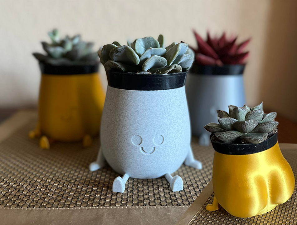 happy chunky bum sitting pot by tomodesigns household office cute storage plantpot penholder flowerpot pencilholder flowervase thick 3D print model - Mito3D