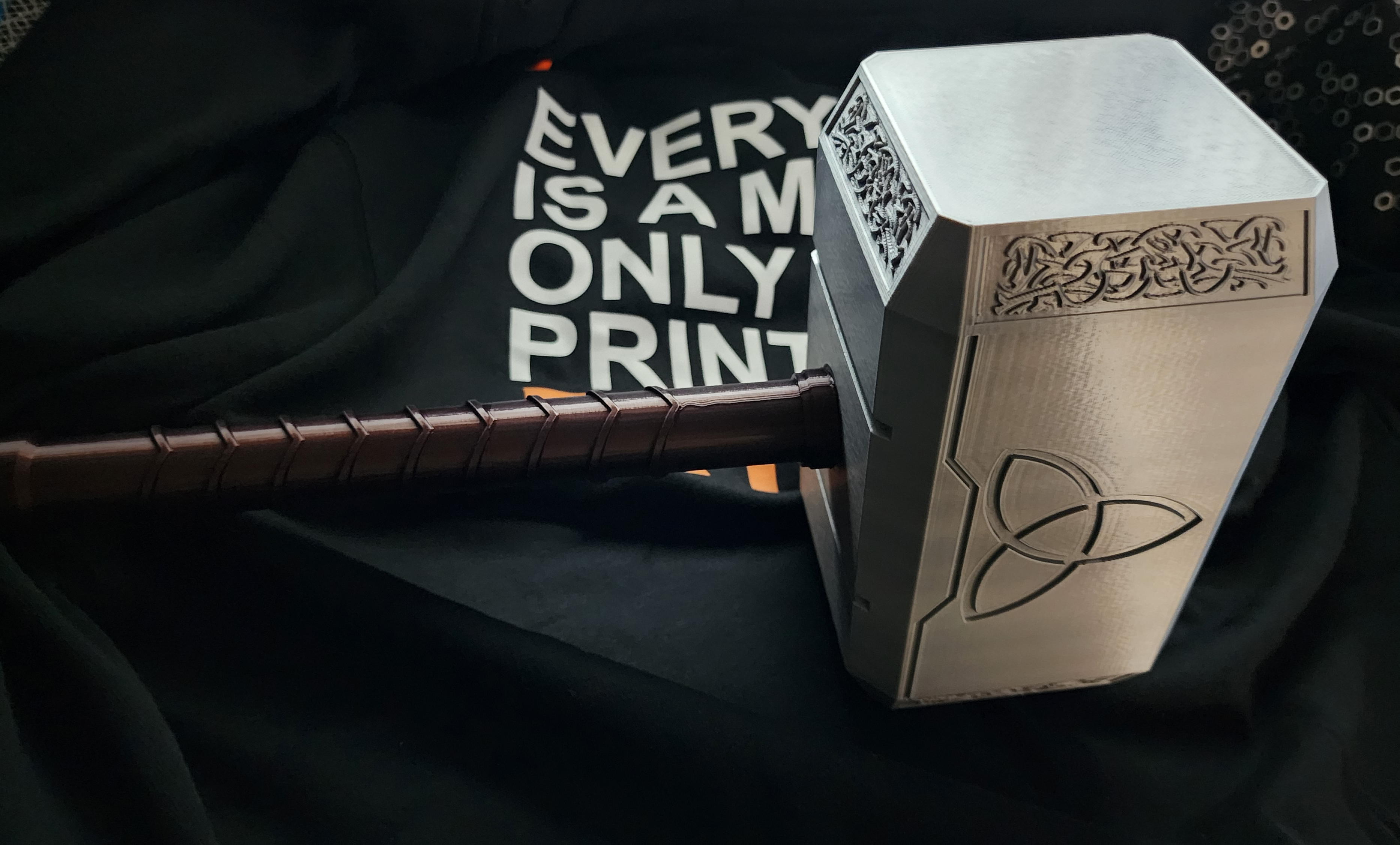 full size mjolnir 3 piece tornillo thor martillo remezclado by taller triple accesorios cosplays cosplay maravilla modelo cosplayprop cosplaysword mjolnirthorshammer 3D print model - Mito3D