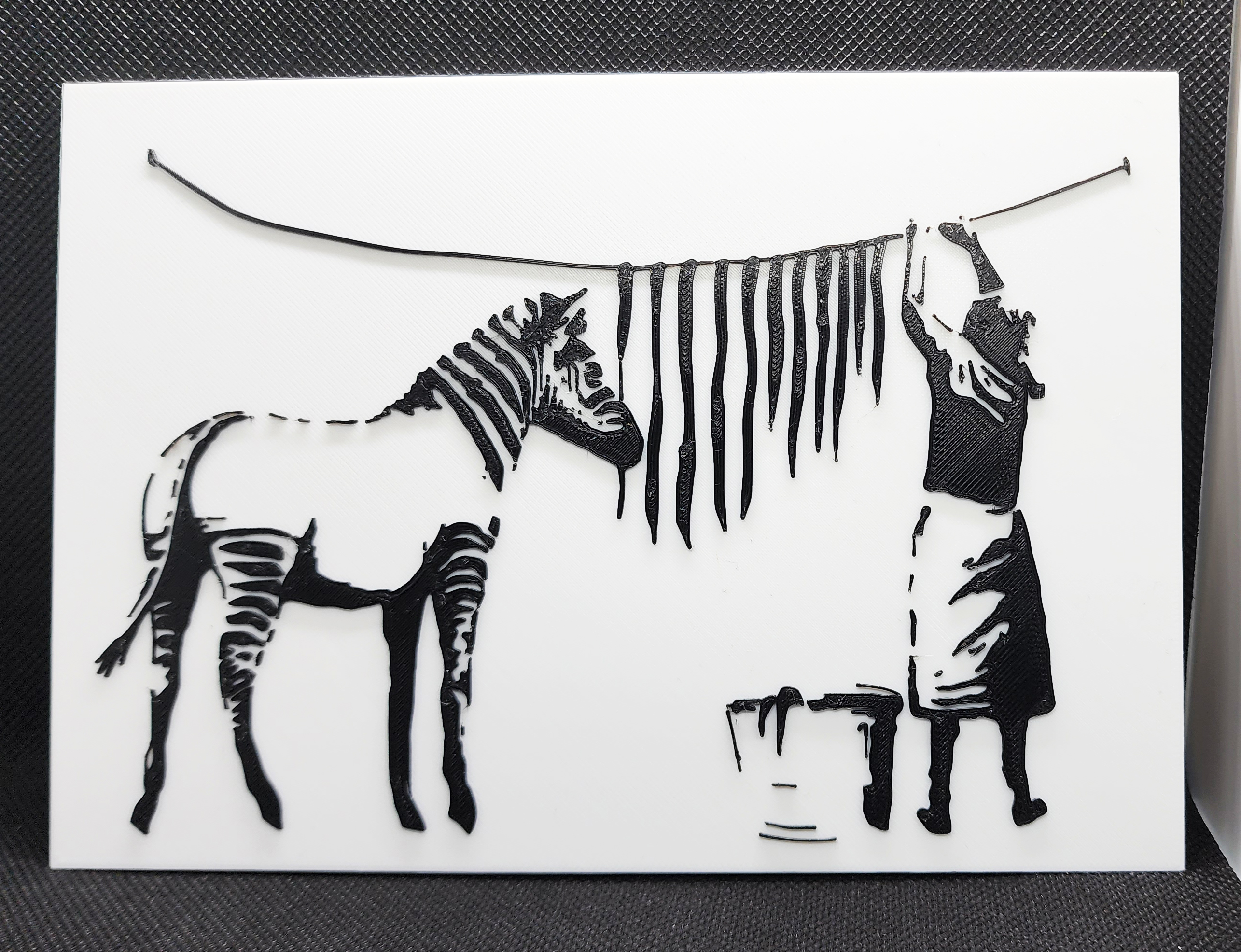 banksy mulher lavando zebra listras 2 cor w filamento mudança 1 at by workshop triplo arte modelos multicolorido topografia parede lavanderia rua grafite banco bankyballongirl camareira bankyzebra prisões bancárias coração fino 3D print model - Mito3D