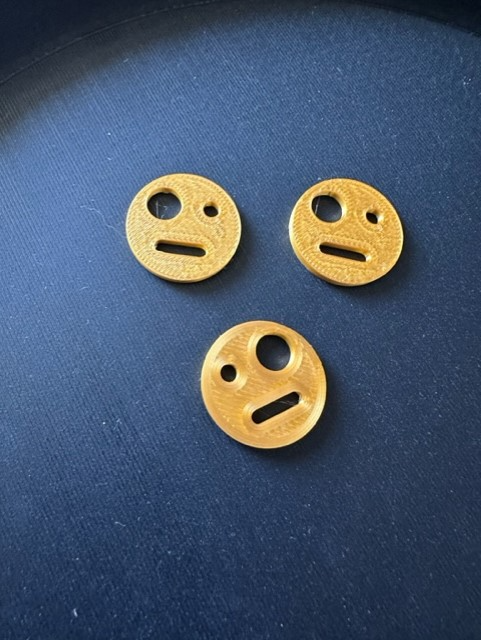 smiley by itc bambú arte moneda insignias 3D print model - Mito3D