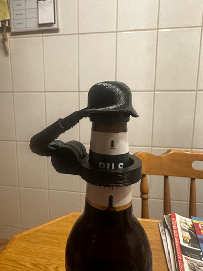 botella soporte casco timón flaschenhalter by der3de herramientas artilugio féretro cerveza alemán alemán deutschland soldado acero robó 3d print model - Mito3D