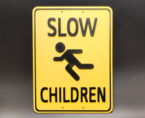 yavaş çocuklar işaret 2 renkler by üçlü atölye sanat işaretler logolar duvar renkli araba uyarı bebek emniyet asmak otomotiv kutup otomobil delikler sokak yüksek tehlike gözle görülür görünürlük bebekler 3d print model - Mito3D