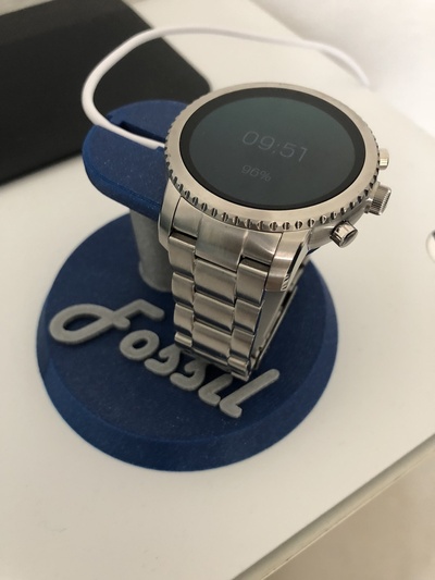 stand aufladen verbinden fossil by redjiprint3d werkzeuge gadgets smartwatch redji 3d print model - Mito3D