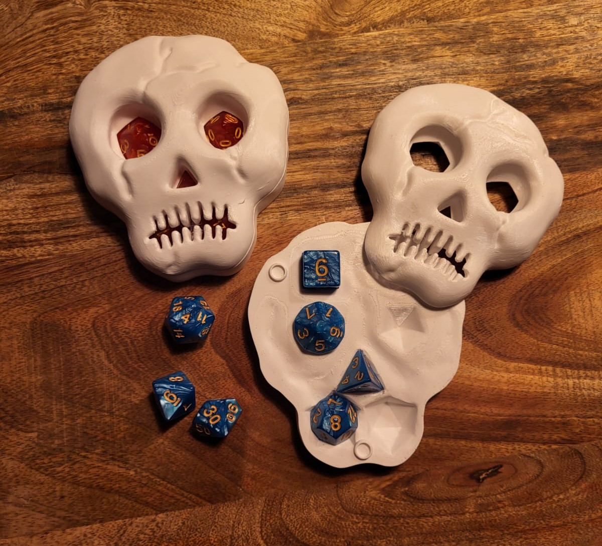 dnd dados crânio caso bainha by tomtom5893 brinquedos jogos borda bruxas esqueleto cabeça masmorras dragões caixa morrer fantasma assustador horror dragões outubro 31 3D print model - Mito3D