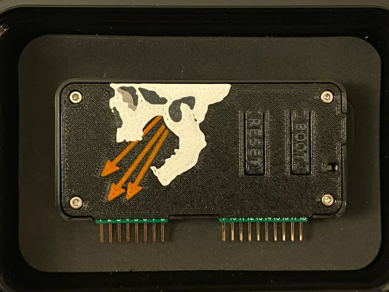 caso funda aleta cero wi fi módulo ruthex roscado inserciones + merodeador cráneo logo versión remezclado by salvatorepascuzzi pasatiempo bricolaje diy electrónica wifi devboard flipperdevboard 3D print model - Mito3D