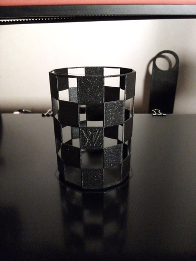 louis vuitton schreibtisch stift tasse by tom voll schalter haushalt dekor designer büro schreiben lager 3d print model - Mito3D