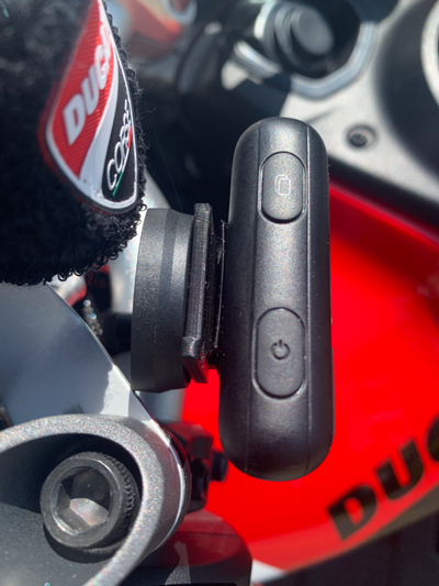insta360 fernbedienung steuerung clip by abonnieren hobby diy fahrzeuge garmin quartal wende lenker fernbedienungshalter klemme motorrad fahrrad montieren 3d print model - Mito3D