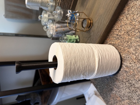toilette papier lager stand by austinvojta haushalt haus modelle küche veranstalter halter unterstützung handtuch badezimmer base schraube gestell tube rollen geschäft vertikale gewebe 3d print model - Mito3D