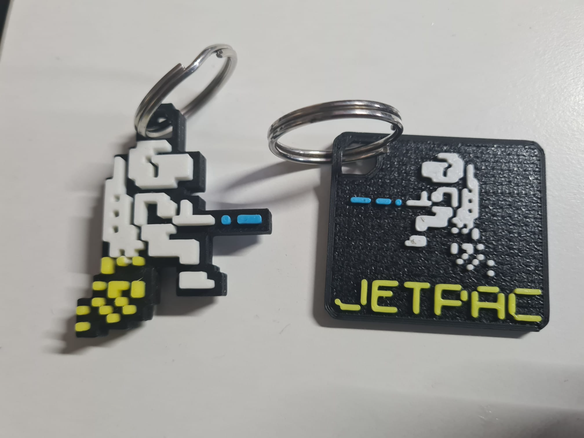 retro - 2 keychains jetpac by diy beyond 3d art coin & badges zx spectrum game jet pac fun pld vintage hard reflex 3D print model - Mito3D