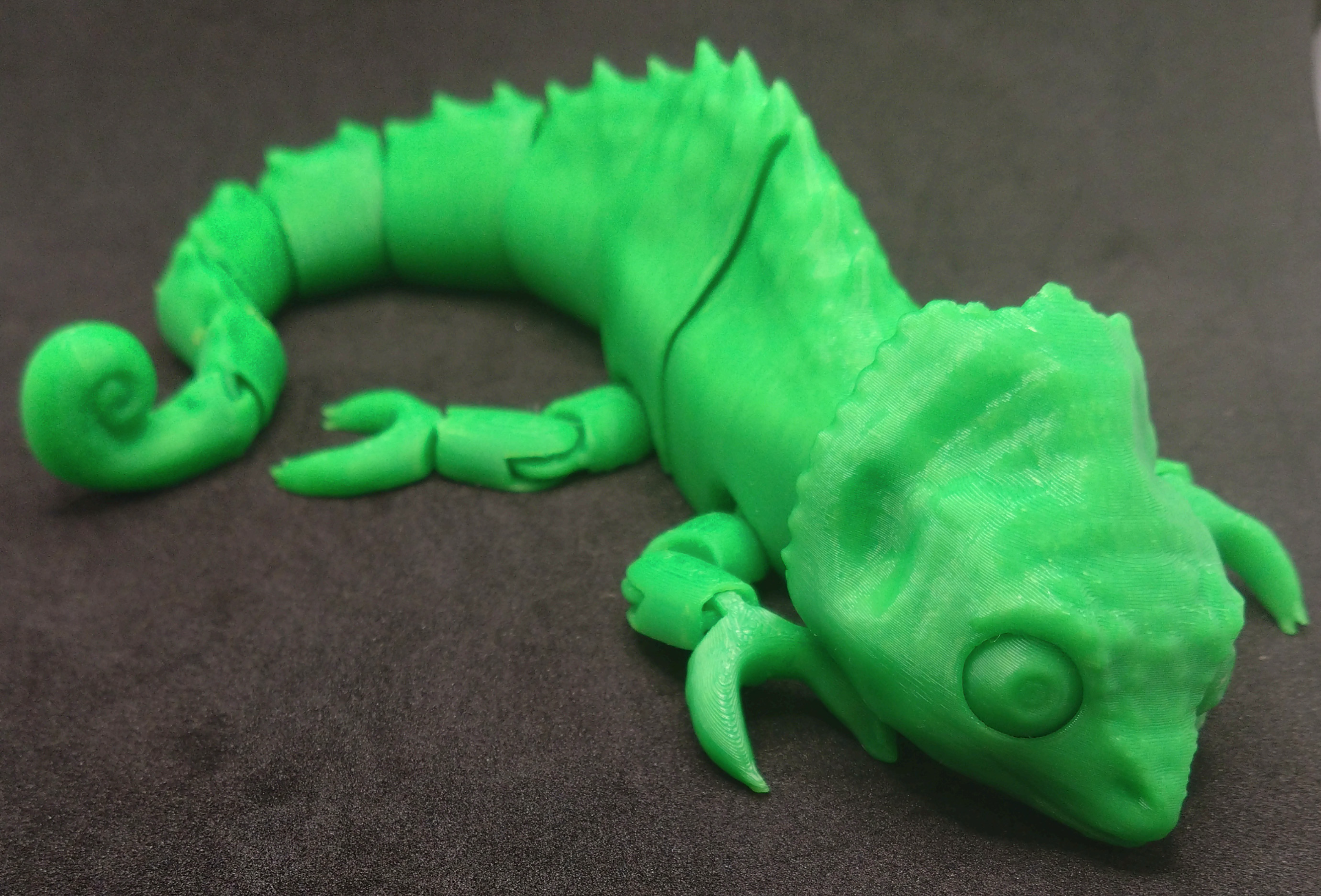 articulado camaleão brinquedo by zuperbuuworks brinquedos jogos flexível animal estilizado lagarto réptil fofa impressão in colocar apoia 3D print model - Mito3D