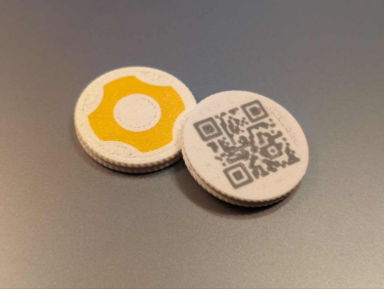 stemfie firmar simbólico moneda qr bu02 00x00 25 spn sgn 0028 by stemfie3d educación ingenieria código medalla mecano lego bloques juguete 3D print model - Mito3D