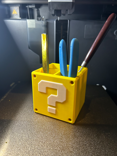 mario schreibtisch veranstalter lets go by fingerabdruck spielzeuge spiele bros luigi super nintendo brüder box zubehör gelb frage kennzeichen block 3d print model - Mito3D