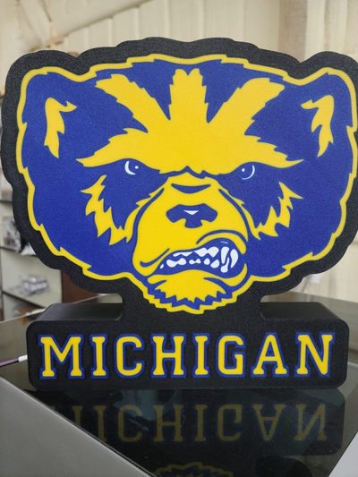 michigan carcaju luz up placa caixa by britânico estampas arte sinais logotipos wolverines esportes conduziu multicolorido ams luminaria 3d print model - Mito3D