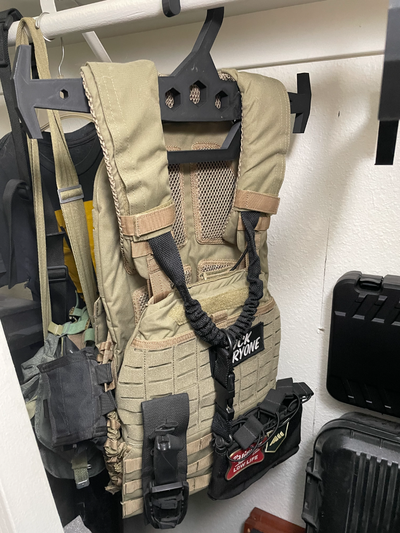 plate carrier hanger by maintenanceguyj hobby & diy sport outdoors airsoft airsoftaccesories 3d print model - Mito3D