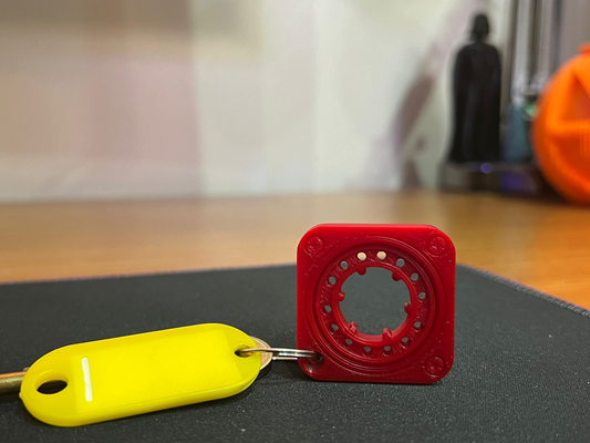 cassette agiter jouet porte clés by laboratoire cisaillement jouets jeux tourner ruban impression in endroit a1 clé chaîne bague filage fileur 3d print model - Mito3D