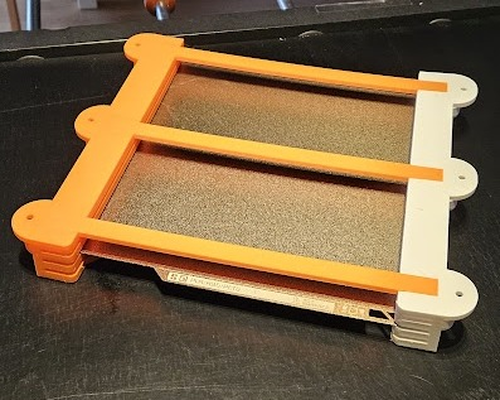 masanın altında plaka tutacağı by blaster2098 3d yazıcı aksesuarlar baskı plakası dergisi tutucusu zur masa kurulumu 3d print model - Mito3D