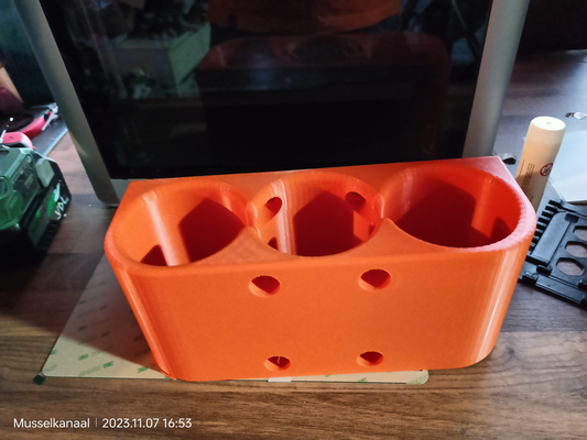 sprühdose halter unterstützung by wietzevanderlaan hobby diy 3d print model - Mito3D