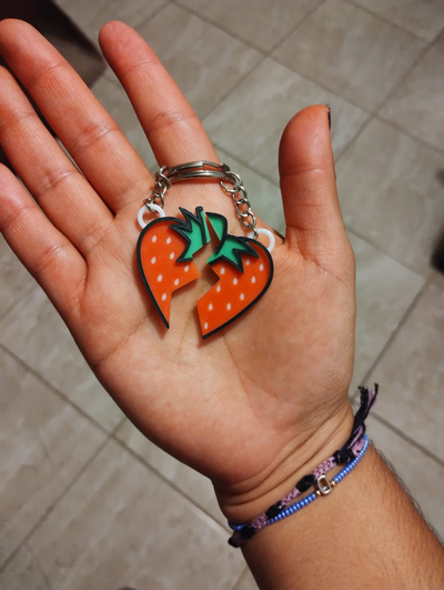 strawberry heart couple keychain ams by omaralejandrotr101 fashion models accessory love lovers 3d print model - Mito3D