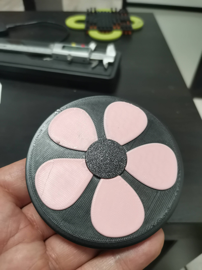 flower spinner by ceerone sak toys & games fidget bambulab bbl cuscinetto cover 3d print model - Mito3D