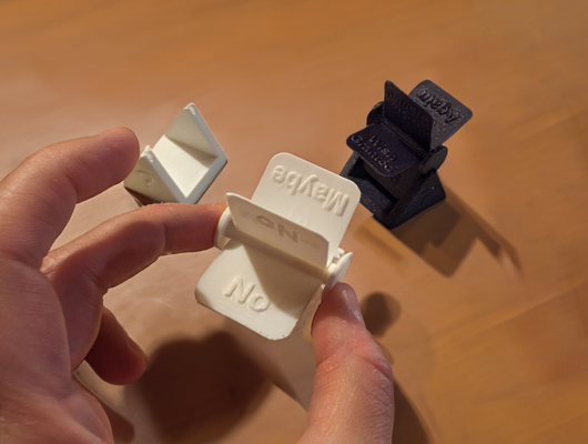 fortuna dizendo inquietação spinner base opcional by kopp3d brinquedos jogos caixa magia 8 bola escrivaninha brinquedo inquieto 3d print model - Mito3D