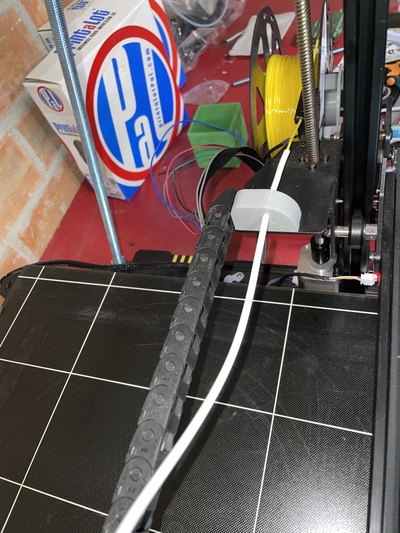 soporte donde casas la cadena y el tubo bowden en quíron by worldcat3d 3d impressora acessórios anycubicchiron louça 3d print model - Mito3D