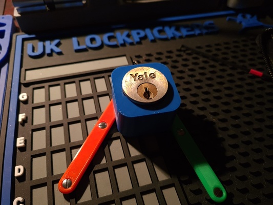 rim cylinder holder re-pinning by jbcdu87 tools sport lock pick lockpicking locksport picking yale 3d print model - Mito3D