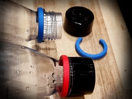 fluxo refrigerante cor indicador anel remixado by sandholm casa modelos água cozinha garrafa agua frasco gadget boné círculo grampear grampo família 3d print model - Mito3D