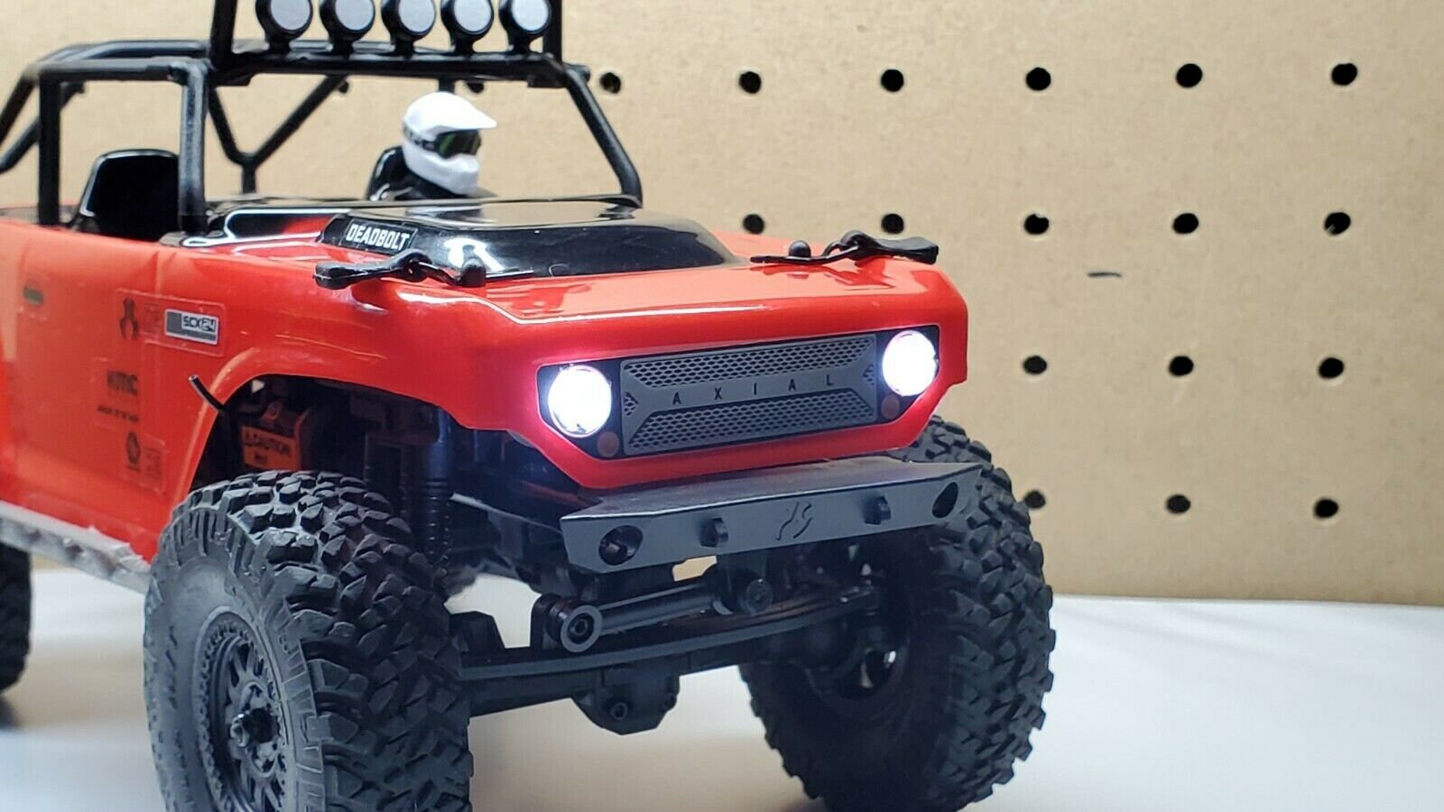 scx24 lumière seau by coincé loisir diy robotique axial rockcrawler axialscx24 phares 3D print model - Mito3D