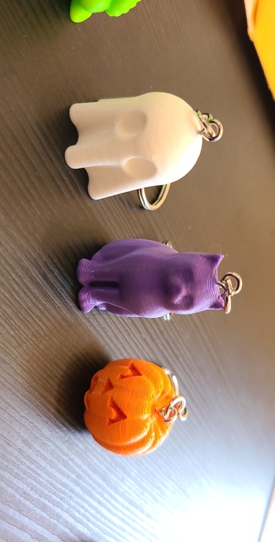 halloween keychains threaded remixed by tango papa toys & games toy ghost pumpkin cat keychain key halloweendecoration presupported 3d print model - Mito3D