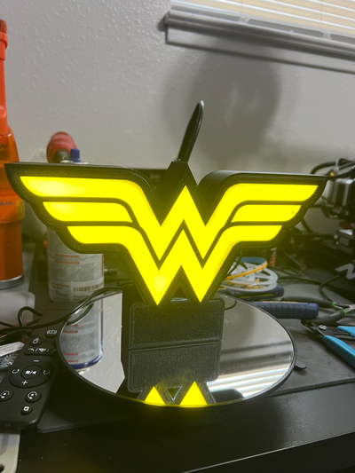 maravilha mulher caixa luz by parede única arte sinais logotipos super heroi conduziu 3d print model - Mito3D