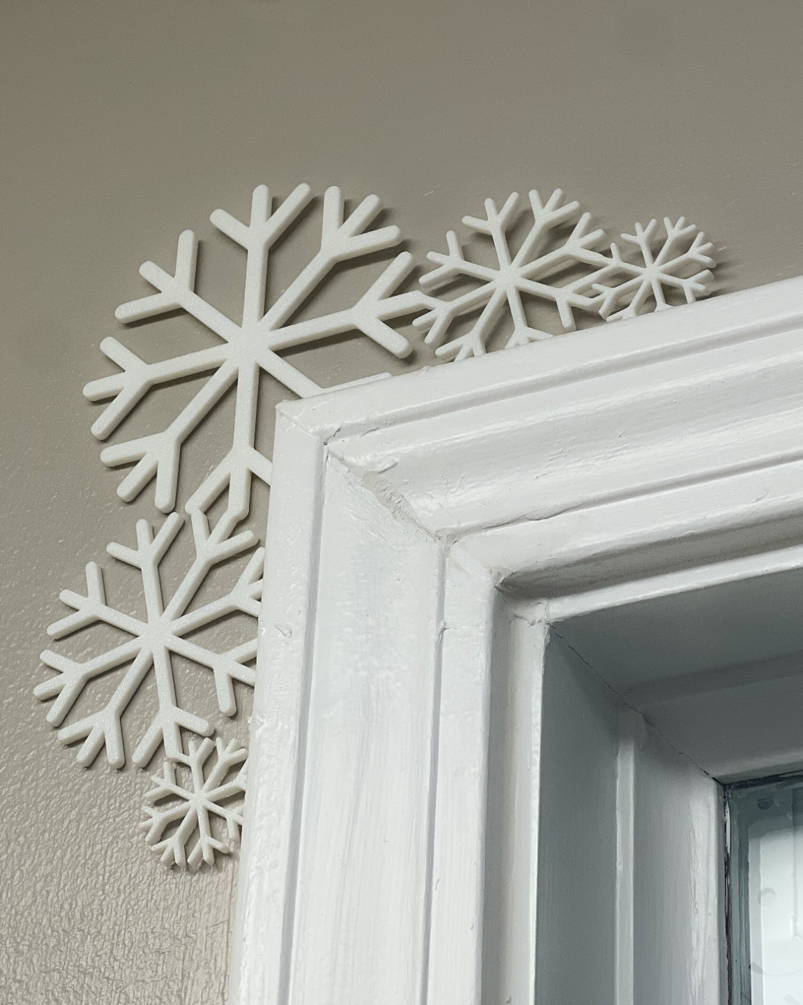 floco neve porta canto by lindnjoe casa decoração natal inverno quadro armação flocos aparar 3D print model - Mito3D