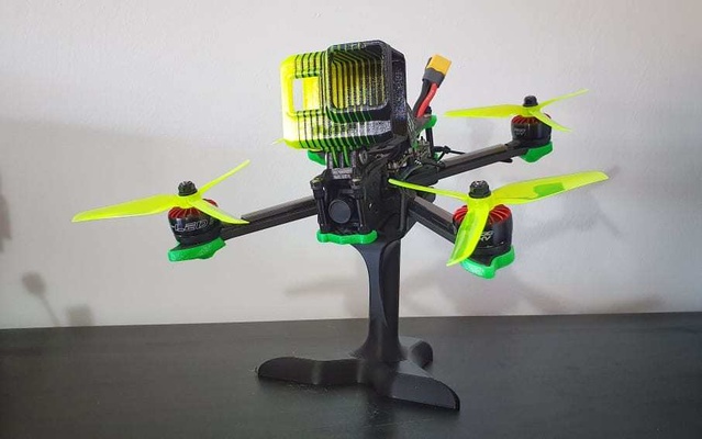 fpv racing drone stand no supports needed by byteslinger hobby & diy robotics display quadcopter thingiverse drones displaystand iflight diydrones droneracing racingdrone displaymount dronestand 3d print model - Mito3D