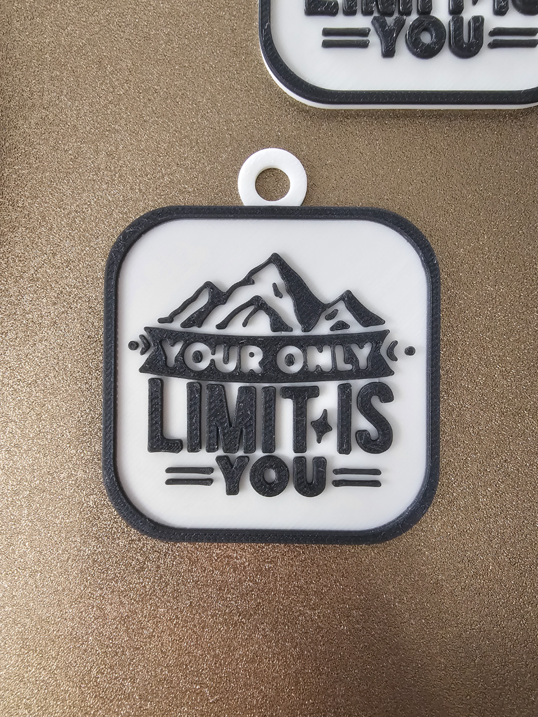 motivation porte clés limite is by geeklabs art monnaie badges citation motivationnel clé marque badge montagnes puissance travail 3D print model - Mito3D