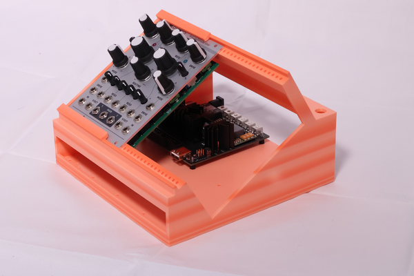 oficina pequeno prateleira eurorack sintetizador caso bainha 34hp bancada alimentado by nolimit passatempo faça música 3d print model - Mito3D
