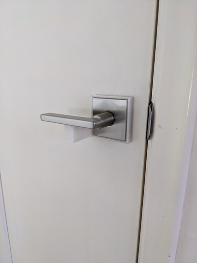 criança segurança porta alavanca fechadura by ruim appleseed casa modelos pequeno crianças botão 3d print model - Mito3D