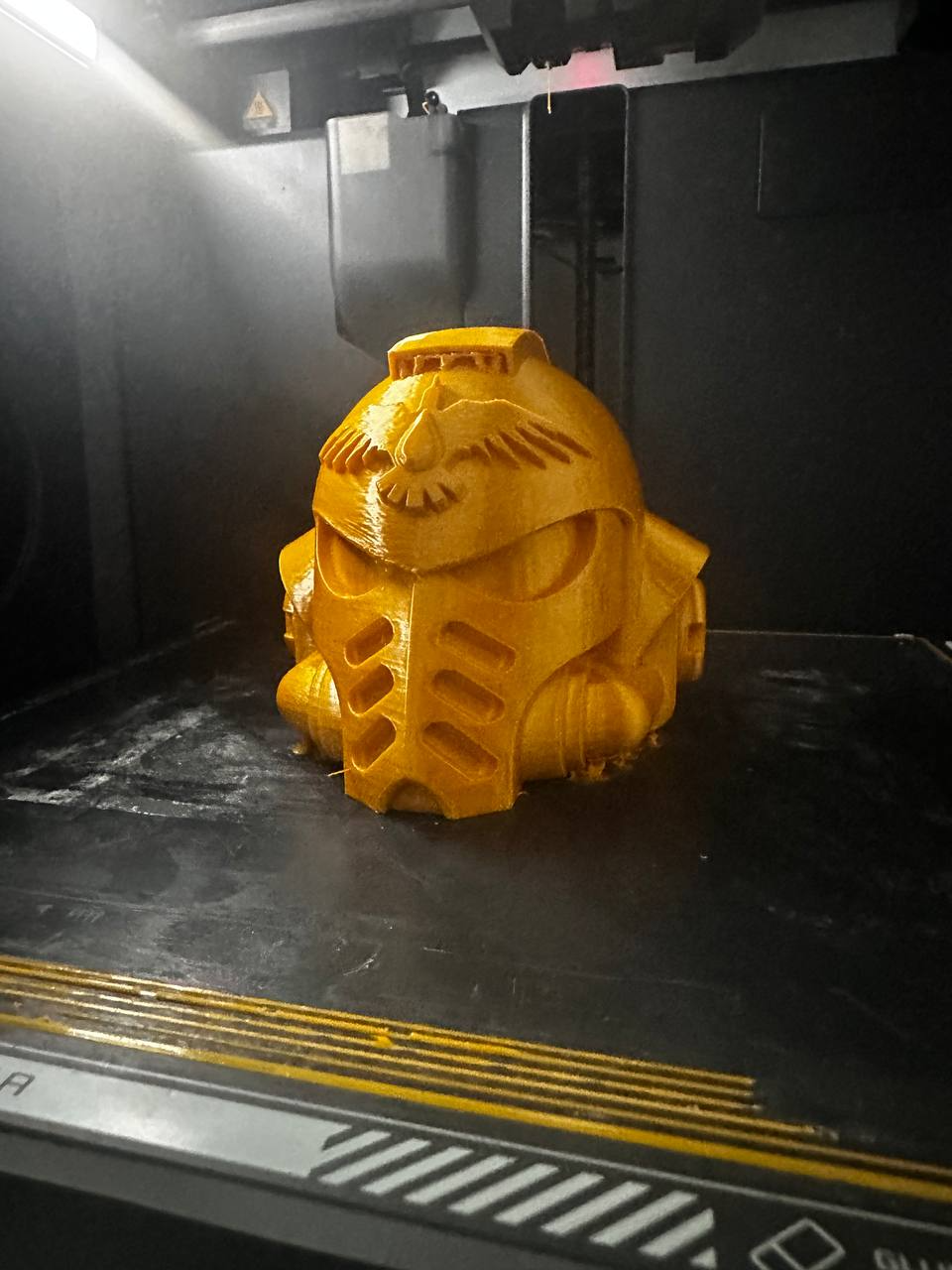 kanlı saksağan kask yeniden karıştırılmış by tahribat sahne cosplays maskeler kasklar warhammer 40k warhammer40k oyun uzay denizcileri denizi 3D print model - Mito3D