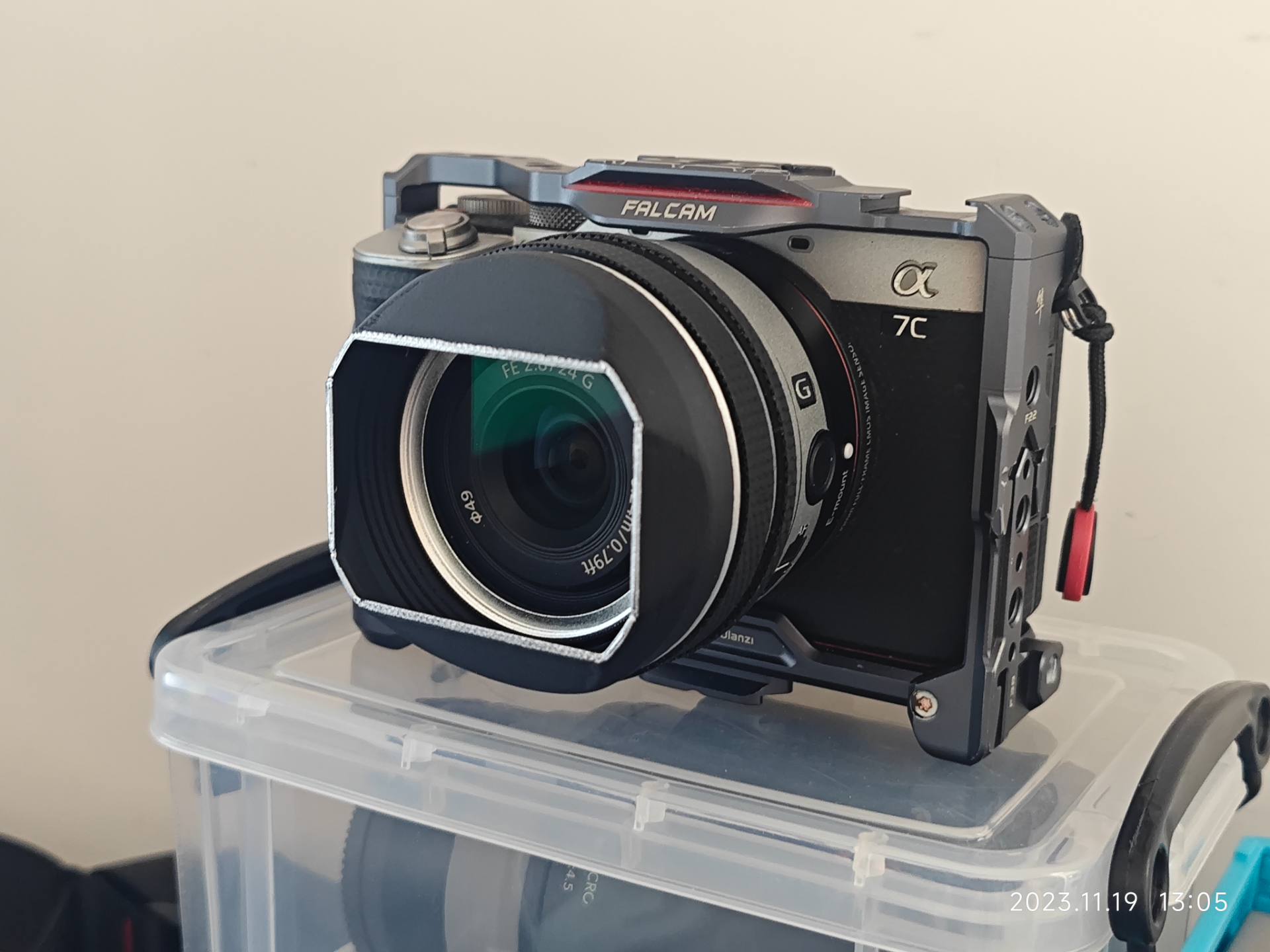 sony 24mm f2 8 g alternatif lens başlık by sccdsix hobi kendin yap elektronik kamera aksesuar lenshood alfa 3D print model - Mito3D