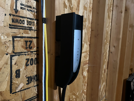 tesla mobile chargeur mur monter by mkcamc ménage maison modèles accessoire porte titulaire soutien support attachement facile impression fonctionnel 3d print model - Mito3D