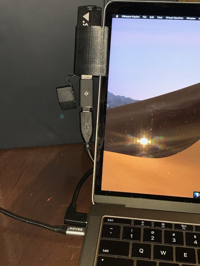 macbook pro 2016 usb schlüssel clip bildschirm by eric kardinal werkzeuge gadgets 3d print model - Mito3D