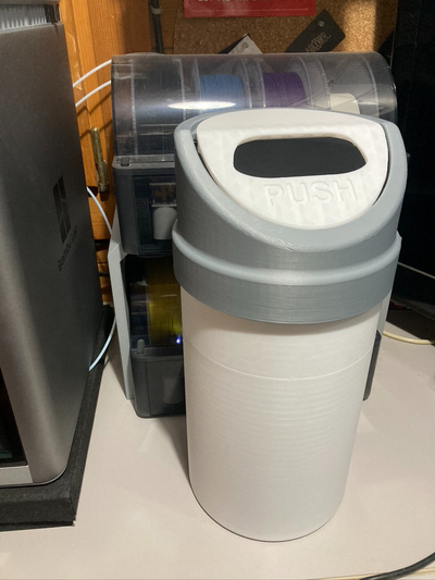 grande basura lata remezclado by suspicaz casa oficina compartimiento bote contenedor escritorio accesorios accesorio residuos papelera cubo tacho 3d print model - Mito3D