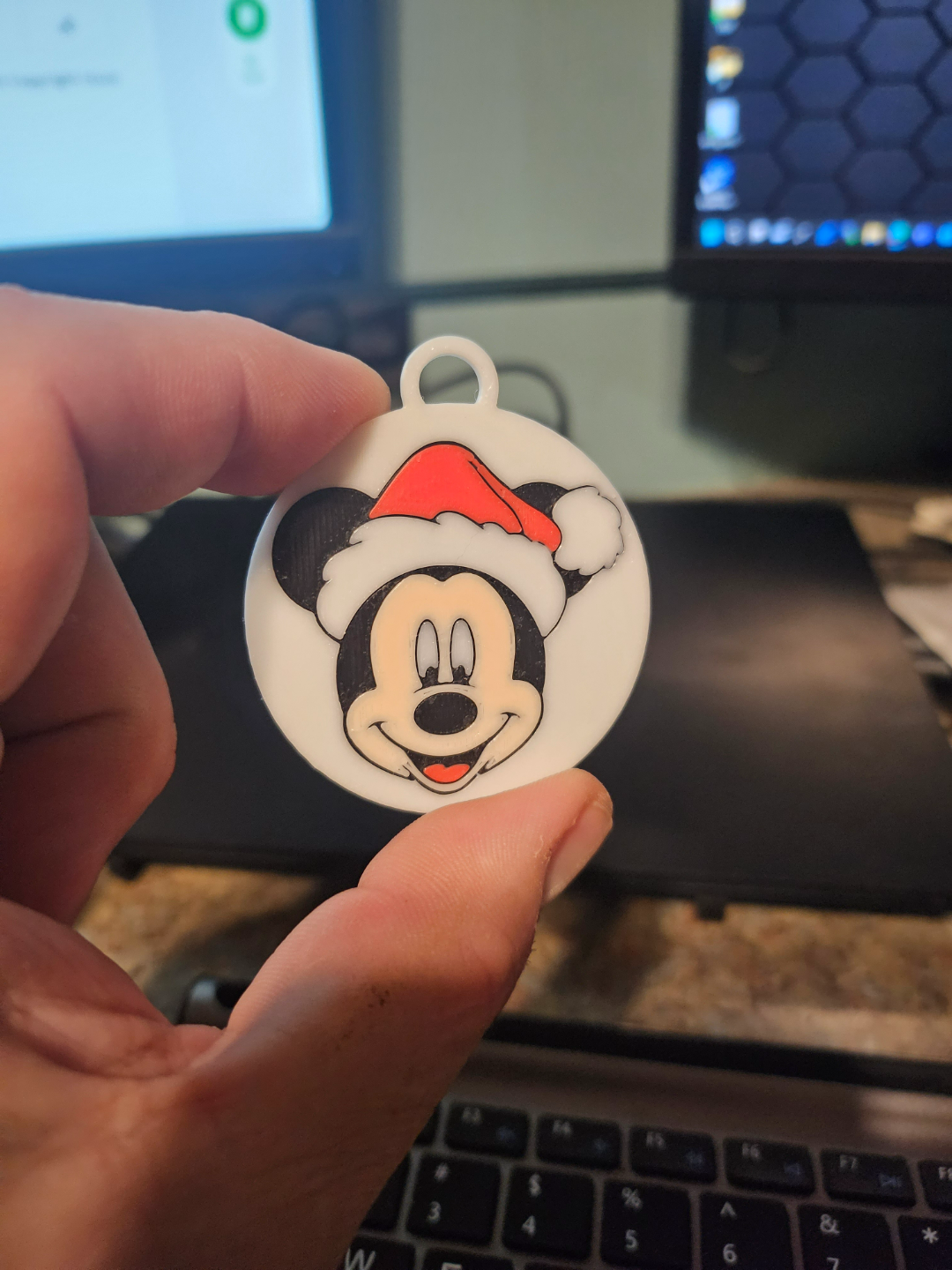 mickey maus weihnachten schlüsselbund 2 seitig by jeff schmied haushalt feierlichkeiten mickey disney 2023 urlaub 3D print model - Mito3D