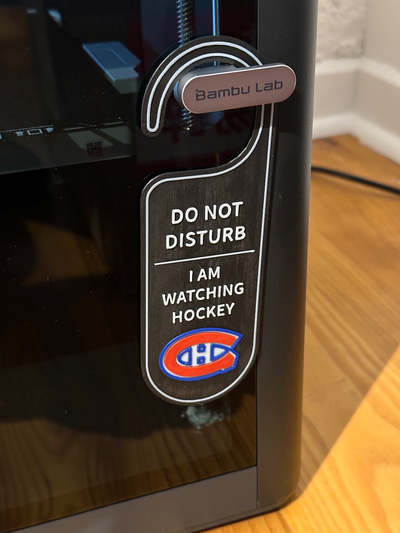 do disturbare guardando hockey montreal canadesi by buzzzz arte segni loghi porta cartello appendiabiti 3d print model - Mito3D