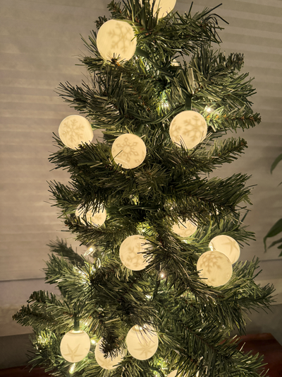 zeichenfolge licht schneeflocke kugeln by motten haushalt feierlichkeiten weihnachten kugel kunst 3d print model - Mito3D