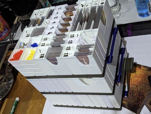 gloomhaven carta conservazione sistema scatole by signor giocattoli giochi tavola organizzazione carte 3d print model - Mito3D