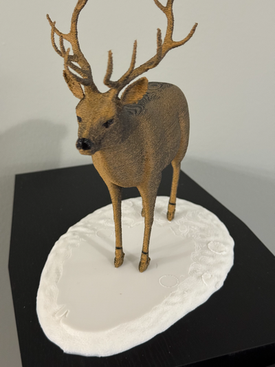 veado on neve base remixado by 3designfan miniaturas animais bode masculino 3d print model - Mito3D