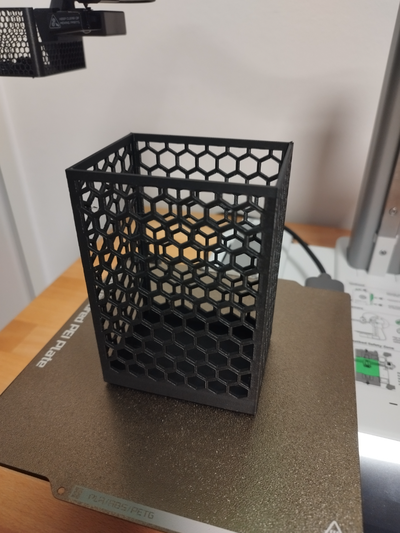 mini cestino per carta by metairico domestico ufficio bidone paperbasket scrivania accessori rifiuto esagonale 3d print model - Mito3D