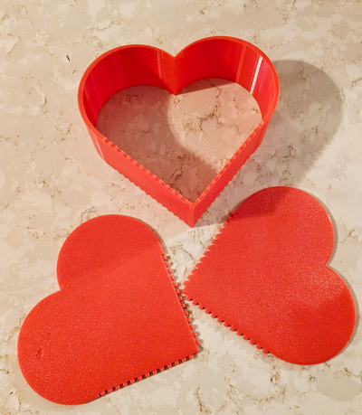 corazón conformado caja entrelazado by shamrockwood315 casa decoración regalo partes corazones 3d print model - Mito3D