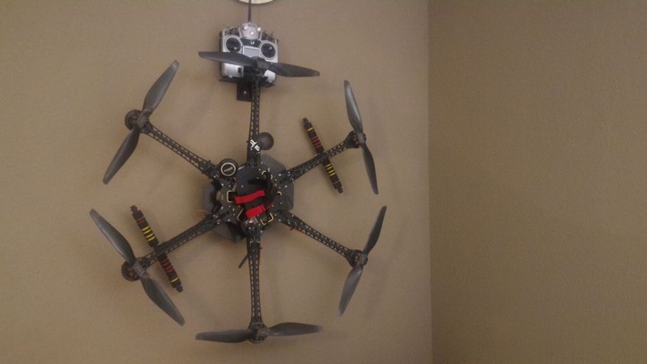 supporto droni multirotori da parete v2 gancio radio by caspablog hobby & diy rc drone multicopter multirotor support 3d print model - Mito3D