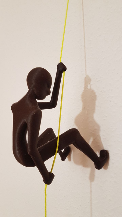 up by josenavas999 kunst skulpturen adorno de pared mauer sport scaler 3d print model - Mito3D