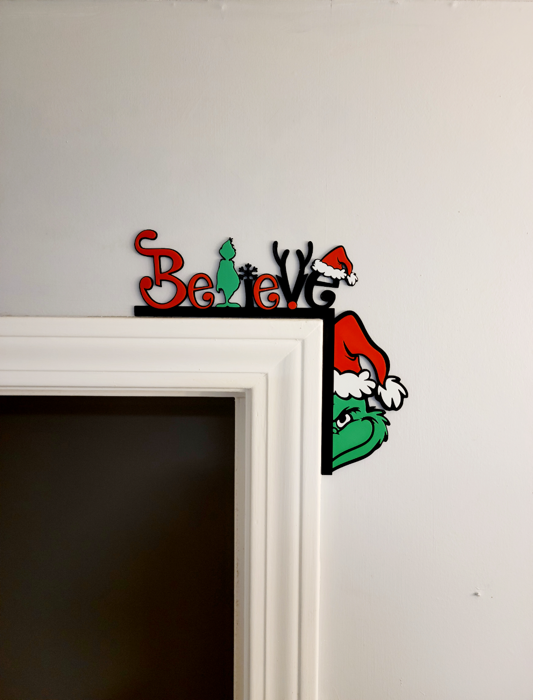 grinch porta angolo by deepsouth3dprints domestico arredamento allegro natale 2023 decorazione grinchmas 3D print model - Mito3D